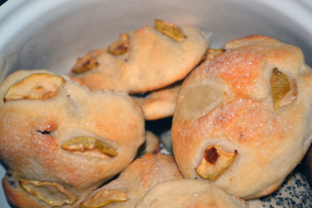 Пышечки с яблоком на сыворотке