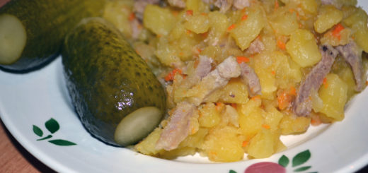 Тушеная картошка со свининой готова!